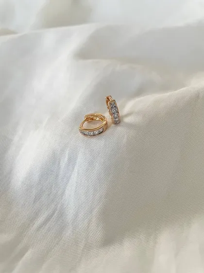 گوشواره حلقه‌ای نگین‌دار