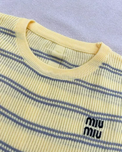 بلوز بافت راه راه miumiu گلدوزی پشت دکمه کد 5494