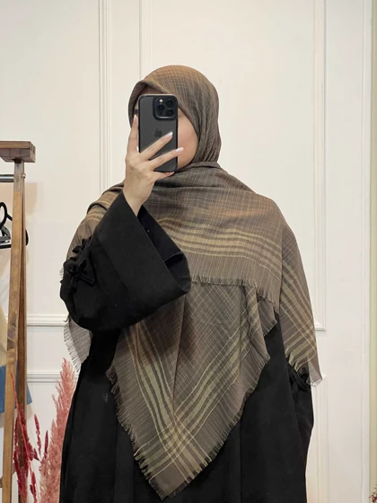 روسری نخی حاشیه لمه در رنگبندی