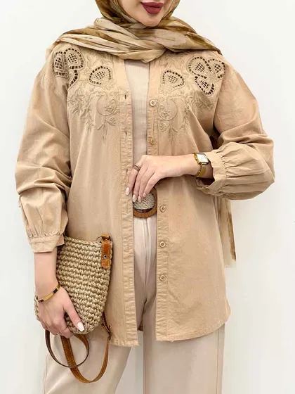 مانتو جلو گلدوزی نرگس