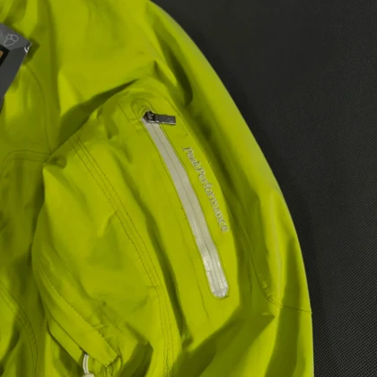 SIZE M-L کاپشن اسکی گورتکس حرفه ای اورجینال PEAK PERFORMANCE سوئد