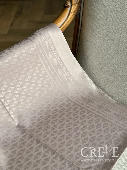 روسری ژاکارد طرح قلب قواره 90