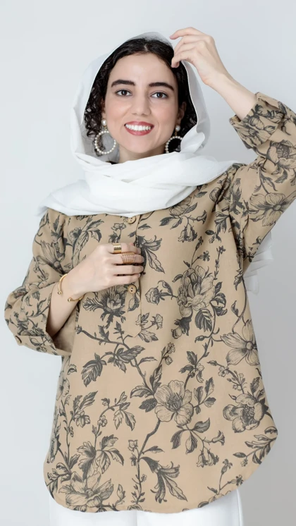 شومیز گل‌دار جلو بسته