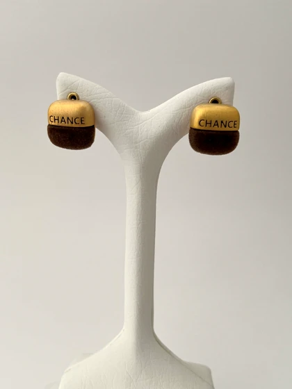 گوشواره شنل مخملی قهوه ای