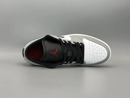 کتانی نایکی جردن1لو اسموک گری/Nike Air Jordan 1 low