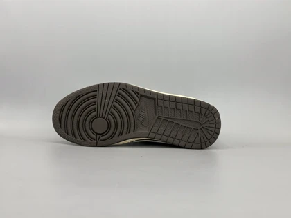 کتانی نایکی جردن 1 لو تراویس اسکات ریورس موکا/ Nike air Jordan 1 low Travis reverse mocha