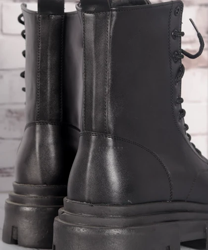 نیم بوت مردانه مشکی زیپ‌دار 0519