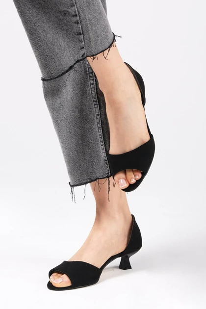 کفش پاشنه‌بلند کلاسیک زنانه میوگوستو mio-gusto