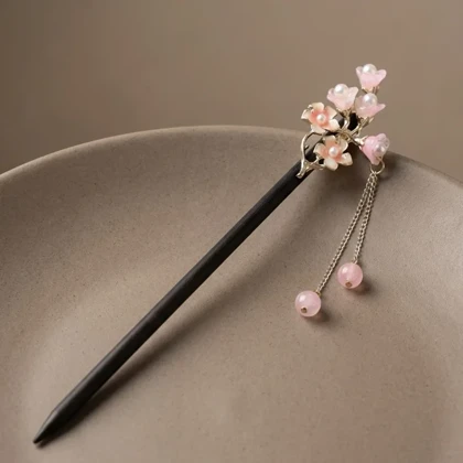 کانزاشی مو زنانه چوبی طرح شکوفه با آویز ظریف مدل بلوسا