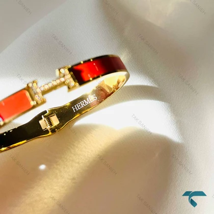 دستبند هرمس میناکاری نگین‌دار Hermes-8490-L