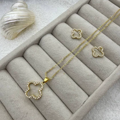 نیم ست گردنبند و گوشواره ونکلیف طلایی با نگین های ریز