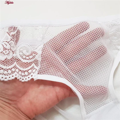 ست شورت و سوتین زنانه پانیذ مدل فنردار بند متحرک کاپ اسفنجی سفید کد 4958