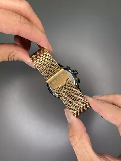 ساعت مچی سیکو فول دیت بند حصیری رزگلد صفحه مشکی Seiko VIP