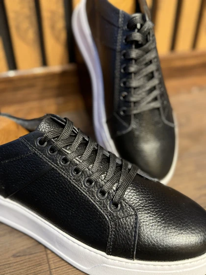 ونس چرم طبیعی مشکی زیره سفید