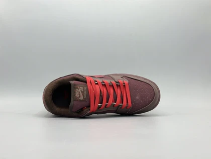 کتانی نایکی اس بی دانک لو برگندی/Nike sb dunk