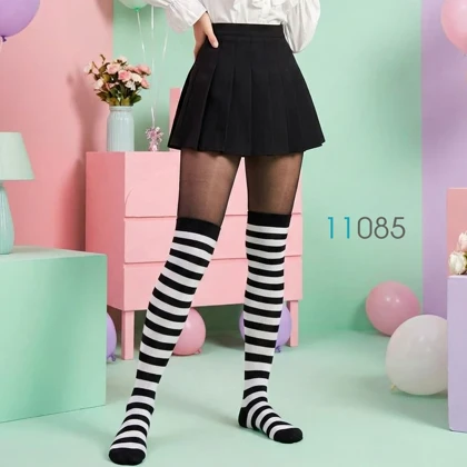 جوراب ساق بلند راه راه مشکی سفید