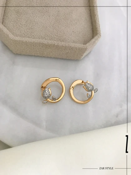 گوشواره زنانه حلقه‌ای گل رز نگین‌دار