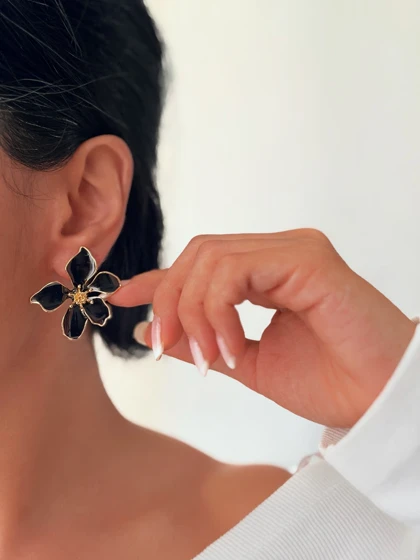گوشواره های گل مشکی میناکاری