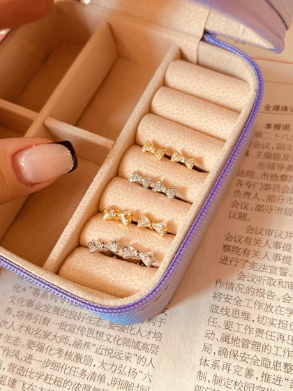 پیرسینگ گوش پاپیون