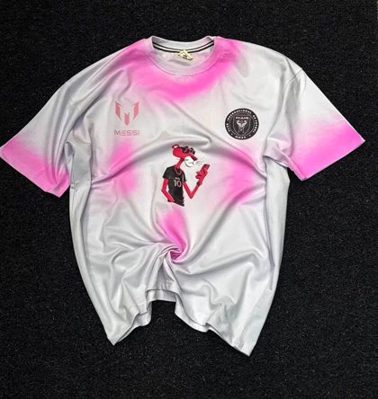 تیشرت ترکیبی اینترمیامی با پلنگ صورتی رنگ سفید استایل خاص مدرن