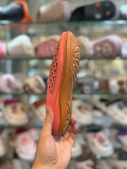 صندل جلوبسته زنانه مدل صحرا گلبهی