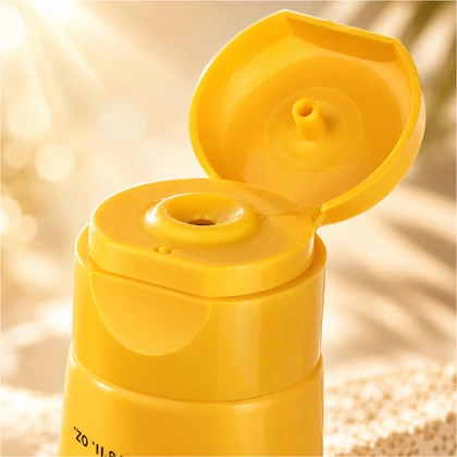 کرم ضد آفتاب و ضد لک بی رنگ لافارر با SPF50 مناسب پوست خشک و معمولی 40ml