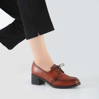 کفش طبی زنانه و دخترانه مدل بندی رنگ عسلی کد M701