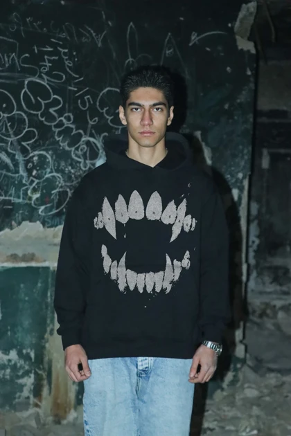 هودی مشکی اسپرت طرح دندان - فواصل