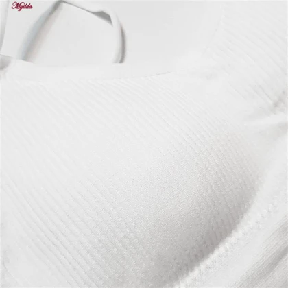 کراپ تاپ زنانه مدل پد متحرک رنگ سفید ماییلدا کد 5250-175