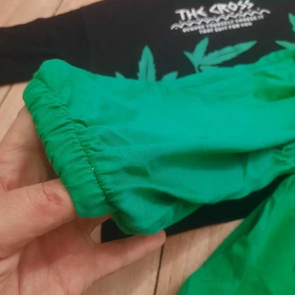 کراپ شلوارک مشکی طرح برگ