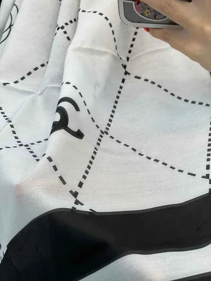 شال طرح چنل سفید - مشکی
