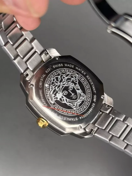 ساعت مچی ورساچه سیلورطلایی صفحه مشکی Versace Dylos