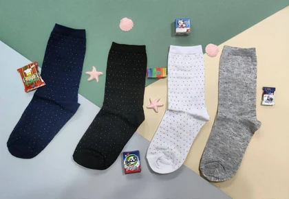 جوراب زنانه ساق‌دار خال ریز