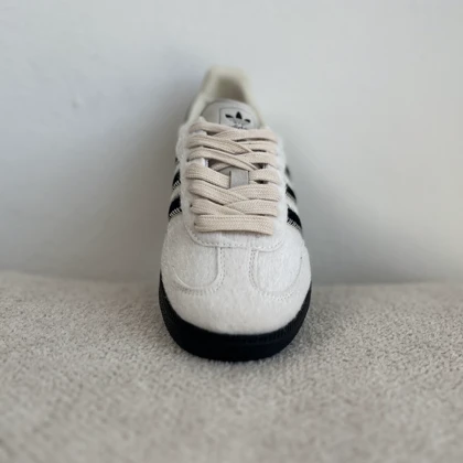 سامبا سفید مشکی پشمی