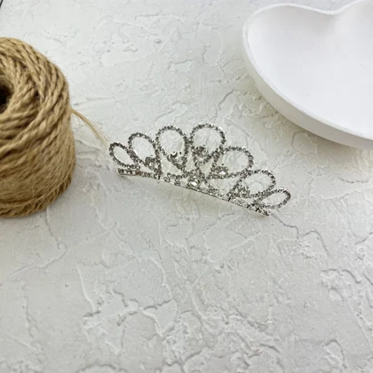 تاج مو زنانه جواهری ظریف نگین‌دار مدل تالیرئا نقره‌ای