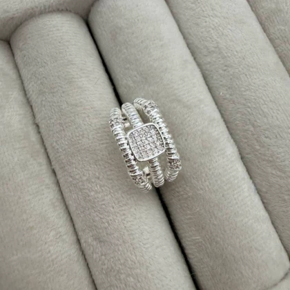 انگشتر پهن مربع نگین‌دار