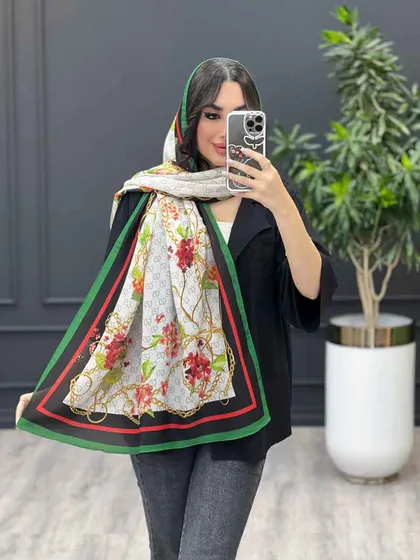 شال گوچی طرح گل‌دار