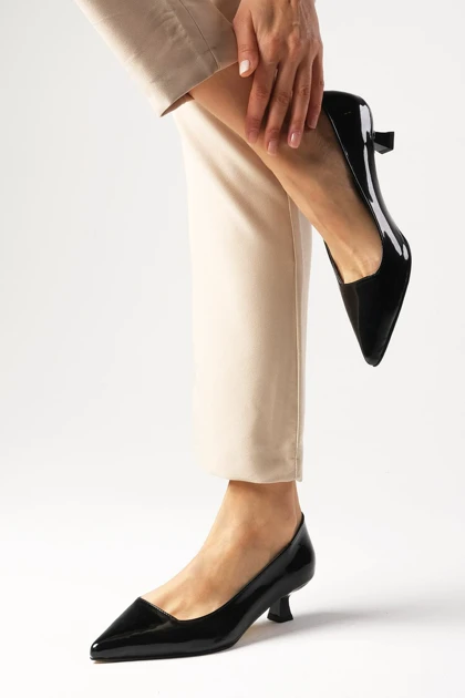 کفش پاشنه‌بلند کلاسیک زنانه میوگوستو mio-gusto