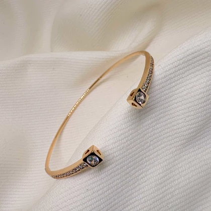 بنگل ژوپینگ مدل «مکعب‌های کریستالی» | طراحی باز با انتهای درخشان