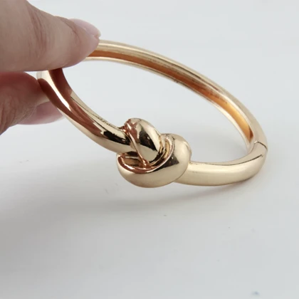 دستبند زنانه مدل قلب گره‌ای