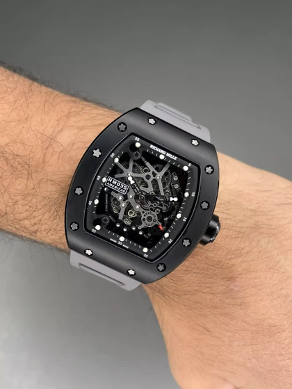 ساعت مچی ریچارد میل صفحه اسکلتون قاب کربن بند رابر طوسی Richard Mille