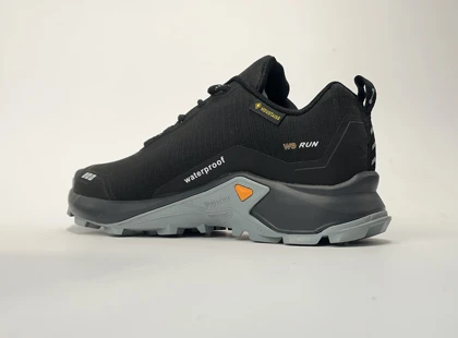 کفش ضدآب مردانه آی رانر I-runner رنگ مشکی زیر طوسی رویه برزنتی