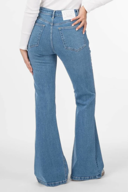 شلوار جین زنانه بوت‌کات فلکس(کشی) آبی وسط رویال جین Royal Jeans