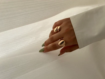 انگشتر مینیمال با طرح آینه ای جذاب و دوست داشتنی