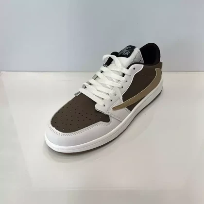 کفش روزمره نایک تراویس اسکات با بند اضافی سفید قهوه ای کیفیت عالی