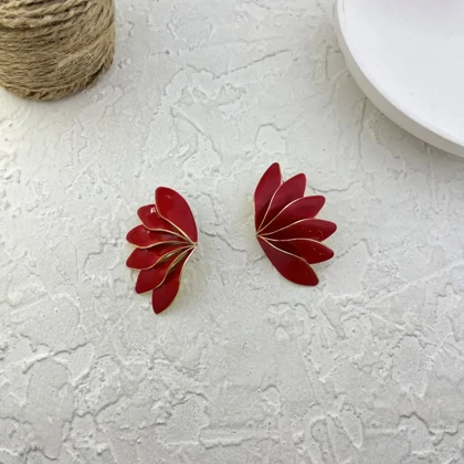 گوشواره زنانه طرح بال پروانه‌ای مدل آوانیا