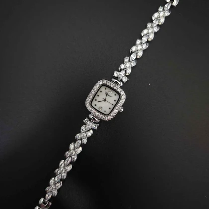 ساعت مچی زنانه چوپارد Chopard رنگ ثابت استیل316 با موتور کوارتز ژاپن