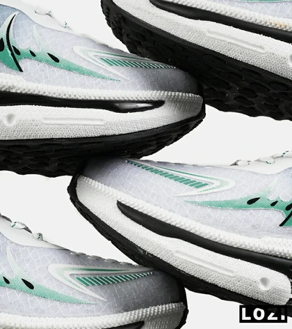 کفش کتانی سفید سبز آبی Saucony Revolution