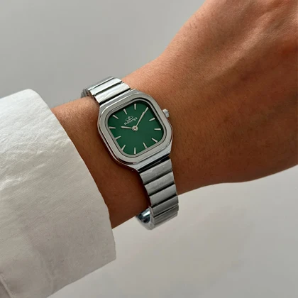 ساعت زنانه الگانس صفحه مربع سبز کد 776