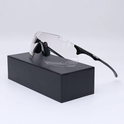 عینک از برند OAKLEY کد 181437